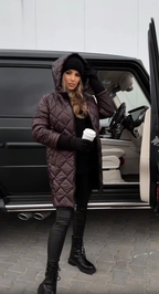 Bogna | Elegancka pikowana kurtka puchowa z kapturem